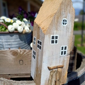 Holzhäuser bemalt altes Holz Gartendeko Wohndeko Handbemalt Unikat rustikal Bild 10