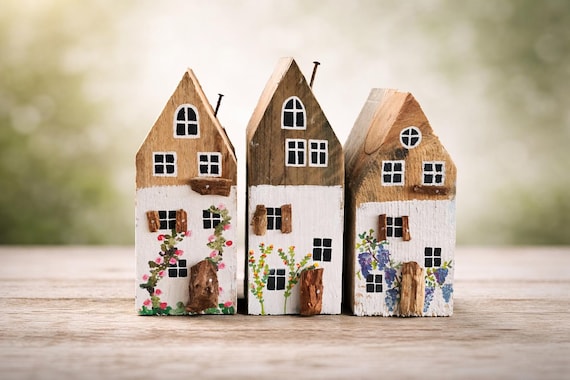 Holzhaus mit Blumen | Blauregen | Rosen | Gartendeko wetterfest | Wohndeko | Deko für drinnen & draußen | handbemalt | Geschenk Geburtstag