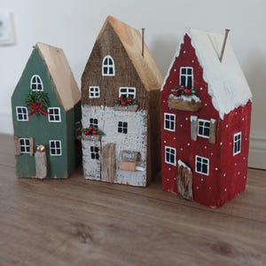 Holzhaus handbemalt Weihnachtshaus Wichtelhaus selbstgemacht upcyling Weihnachtsdeko Wohndeko 1 Stück