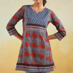 Hand block printed cotton top Indian Kurti Jaipuri print women&#39;s Red Blue short cotton kurta blouse Blockprint kurti top handmade 3/4 sleeve