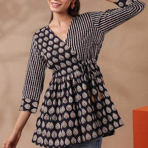 Hand block printed cotton floral top Black Jaipuri print Kurti Summer women’s Indian cotton top Blockprint top,3/4th sleeves,hip length