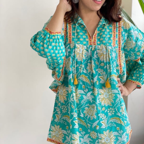 Blaues Baumwoll-Blumentop mit Blockdruck und Boho-Ärmeln | Handblock Kurti |Bluse mit Puffärmeln| Hals hochbinden | Geblümtes Top aus indischer Baumwolle | Jaipur-Druck