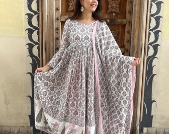 Hand block print Kurta set with Dupatta/Stole|Indian Salwar Kameez|Indian cotton suit set for Women|white Jaipuri Print block print set of 3