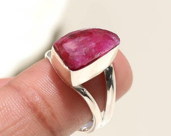 Anillo de rubí tallado, anillo de plata de ley maciza 925, anillo hecho a mano, anillo de fantasía, anillo con piedra natal de julio, joyería de plata con piedras preciosas, regalo para ella