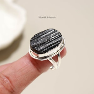 Handgjord ring i sterlingsilver med svart turmalin, Statement-smycken