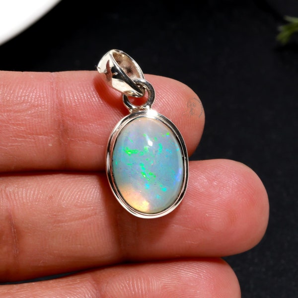 Pendentif opale éthiopienne naturelle fabriqué à la main, pendentif délicat avec pierres précieuses, argent sterling 925, bijoux fins opale, cadeau de mariage, pendentif pour la mariée
