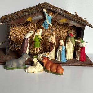 Sweet Vintage Nativity Figurine Set w light & music box  / vtg plastic nativity set Christmas display set nativity collector gift new home