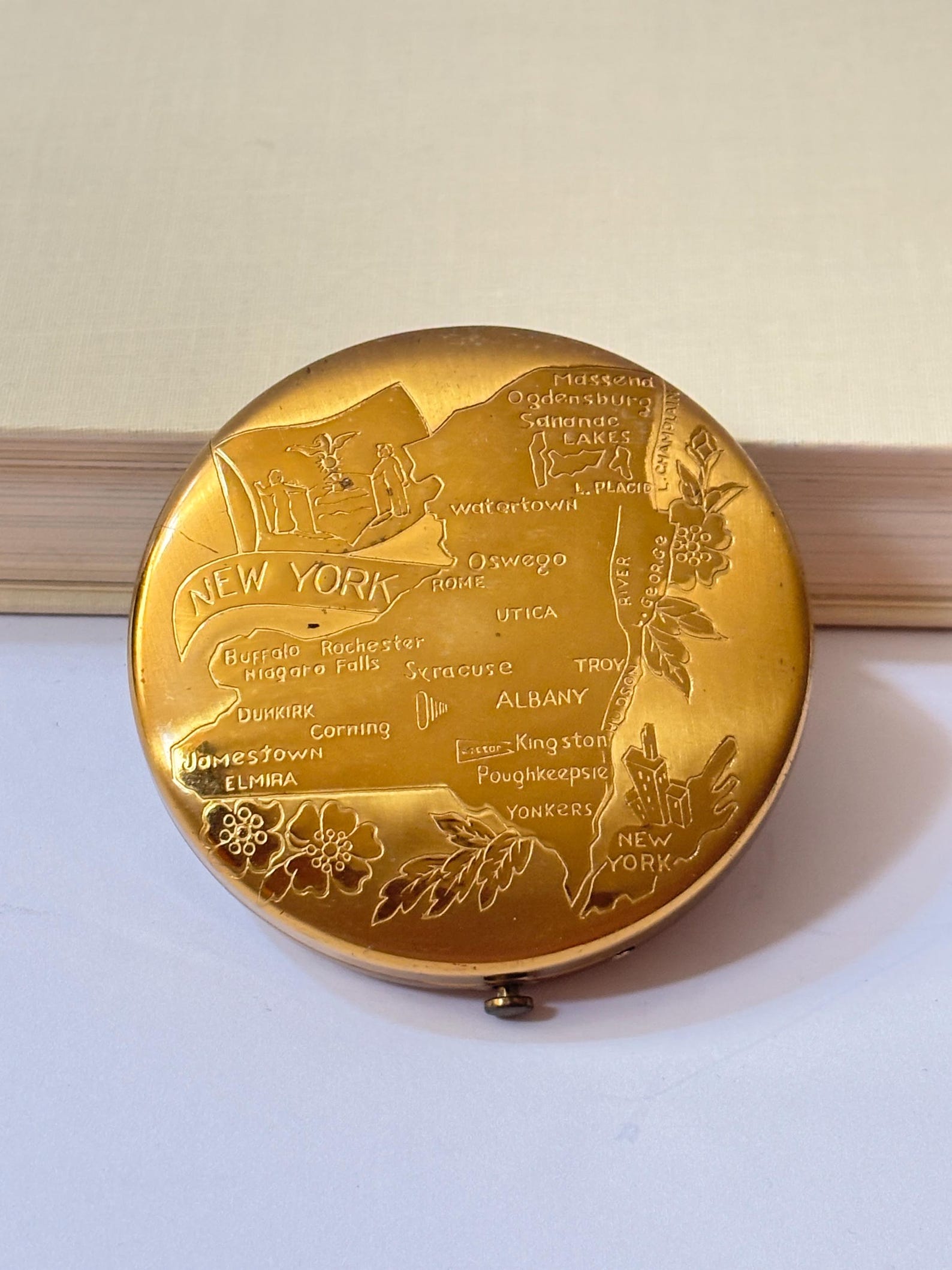 Vintage Brass Compact / Pick a Compact Vintage Makeup Compact Vtg Brass ...