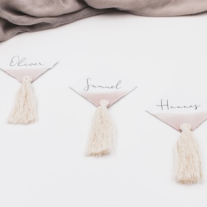 Marque-place jeu de couleurs / bohème / pompon / déchiré main / mariage