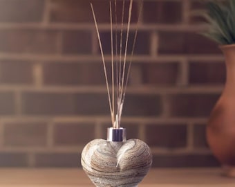 Difusor de varillas de lujo de vidrio soplado con forma de corazón en diseño de piedra beige y marrón