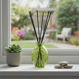 Mouth Blown Glass Vase: Decorative Friendship Birthstone Vase Reed Diffuser, 22/14cm