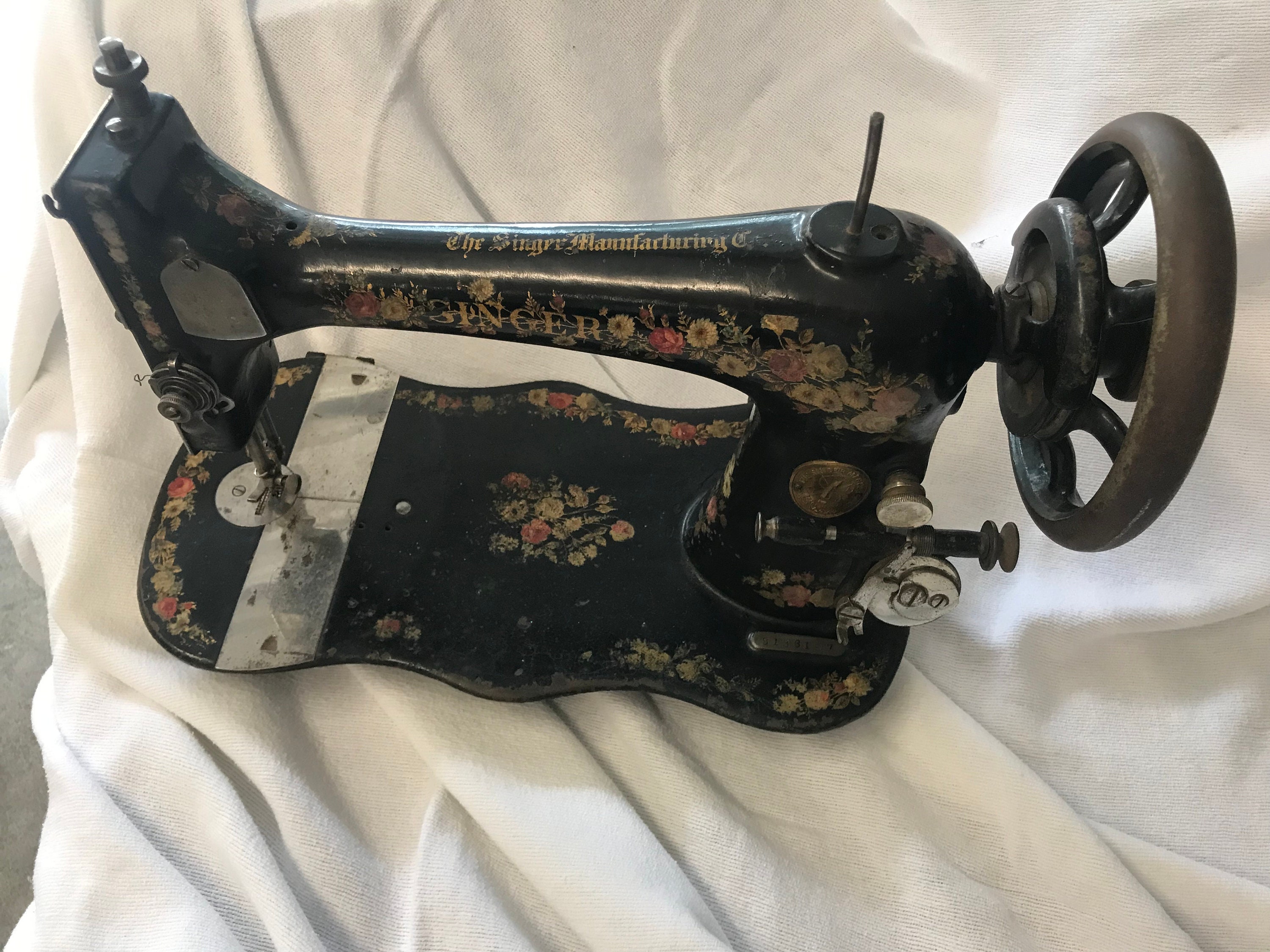 Singer Futura Sewing Machine for sale Only 4 left at 65