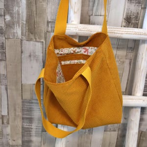 Schlichte Cordtasche in Curry | Schultertasche | Einkaufstasche |  Boho Style | Einkaufstasche mit Innentaschen