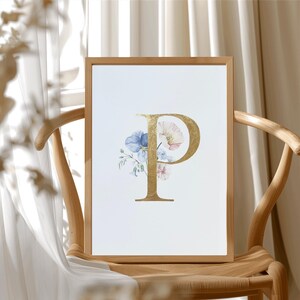 Affiche Initiale prénom - Aquarelle de fleurs, Enluminure - Dorure à la feuille d’or - Format A4 - Cadeau naissance, baptême, mariage