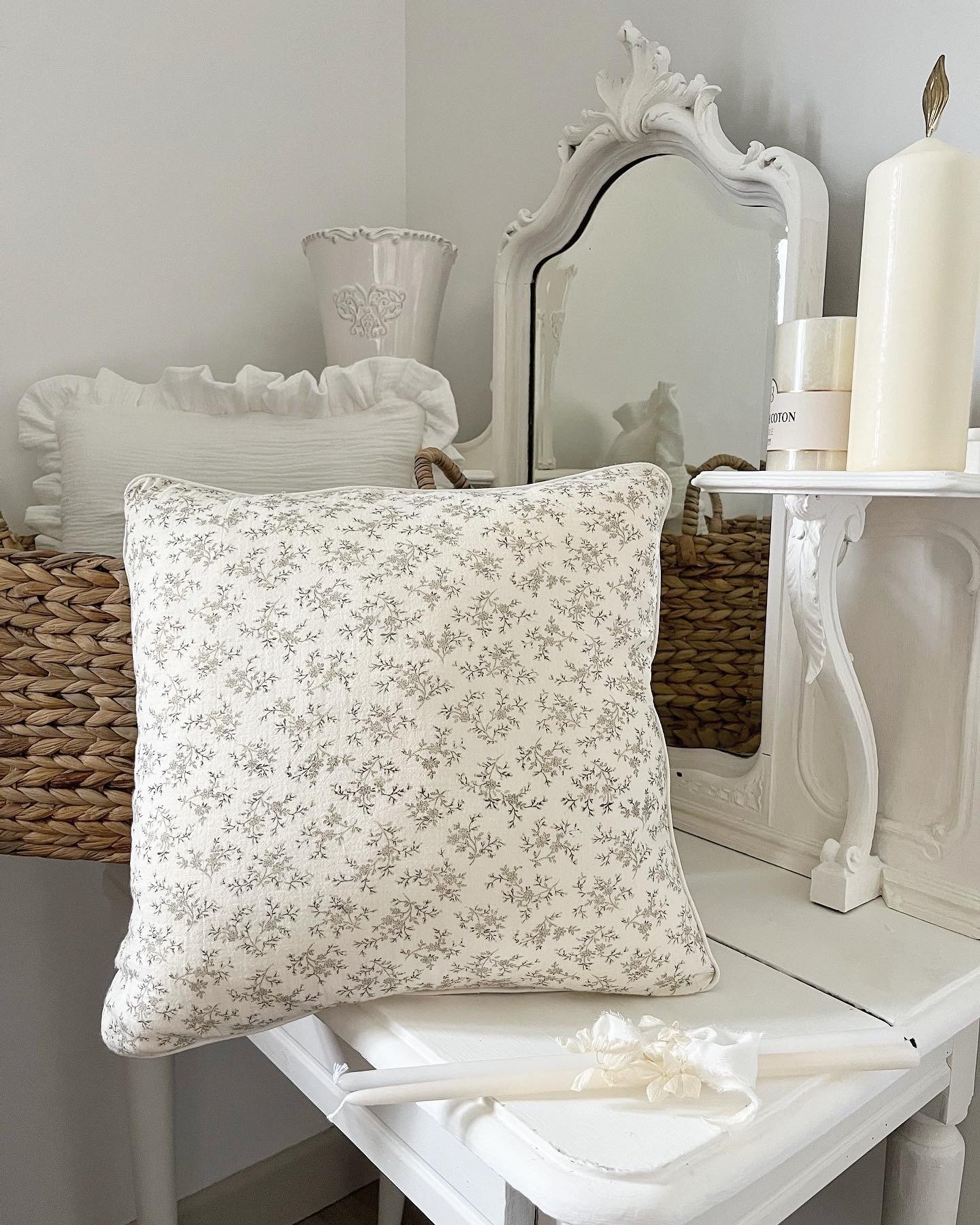 Coussin Douceur d'hiver, Double Gaze de Coton Crème à Motifs Fleuris