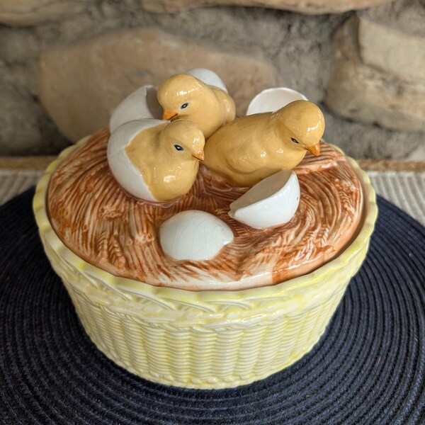 Vintage Hatching Chicks Covered Dish – Easter Spring Decor – Ceramic Chick Nest Bowl