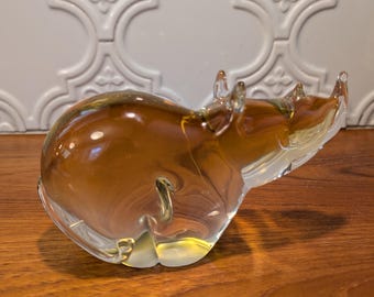 Escultura vintage de rinoceronte en cristal artístico de Murano: vidrio italiano transparente y ámbar soplado a mano, mediados de siglo.