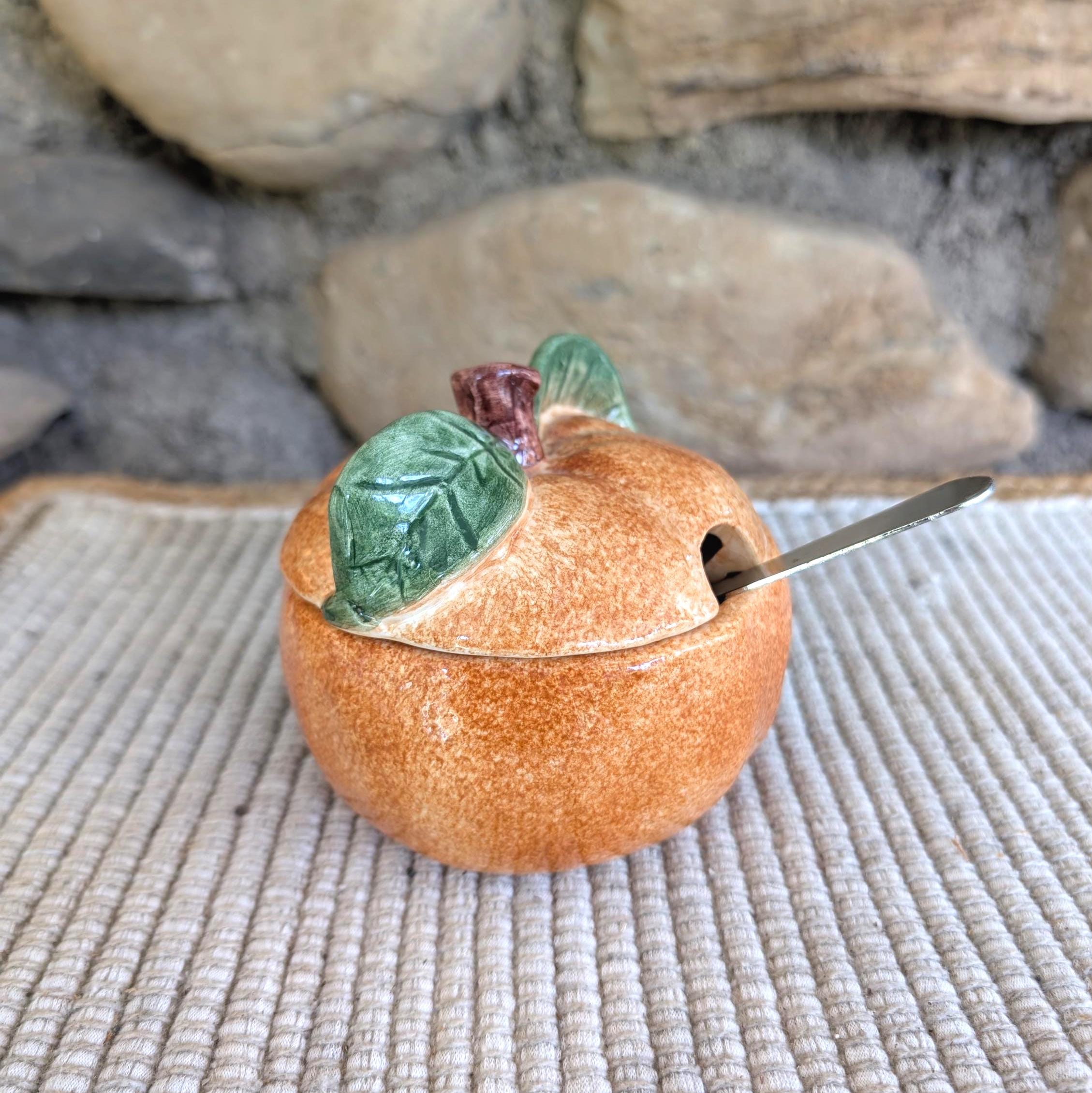 ヴィンテージの陶器製オレンジマーマレードジャー（スプレッダー付き