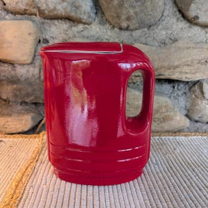 Vintage Hall China Refrigerator Pitcher – Red Ceramic Jug with Handle – Mid-Century Modern USA Pottery 5085