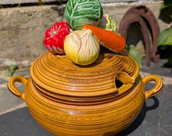 Vintage USA Pottery Soup Tureen: Vegetable Finial, Retro Kitchen Decor