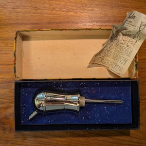 Vintage Mr. Bartender Executive Jigger | Retro Barware Pourer z oryginalnym pudełkiem | Narzędzie barmańskie z połowy XX wieku