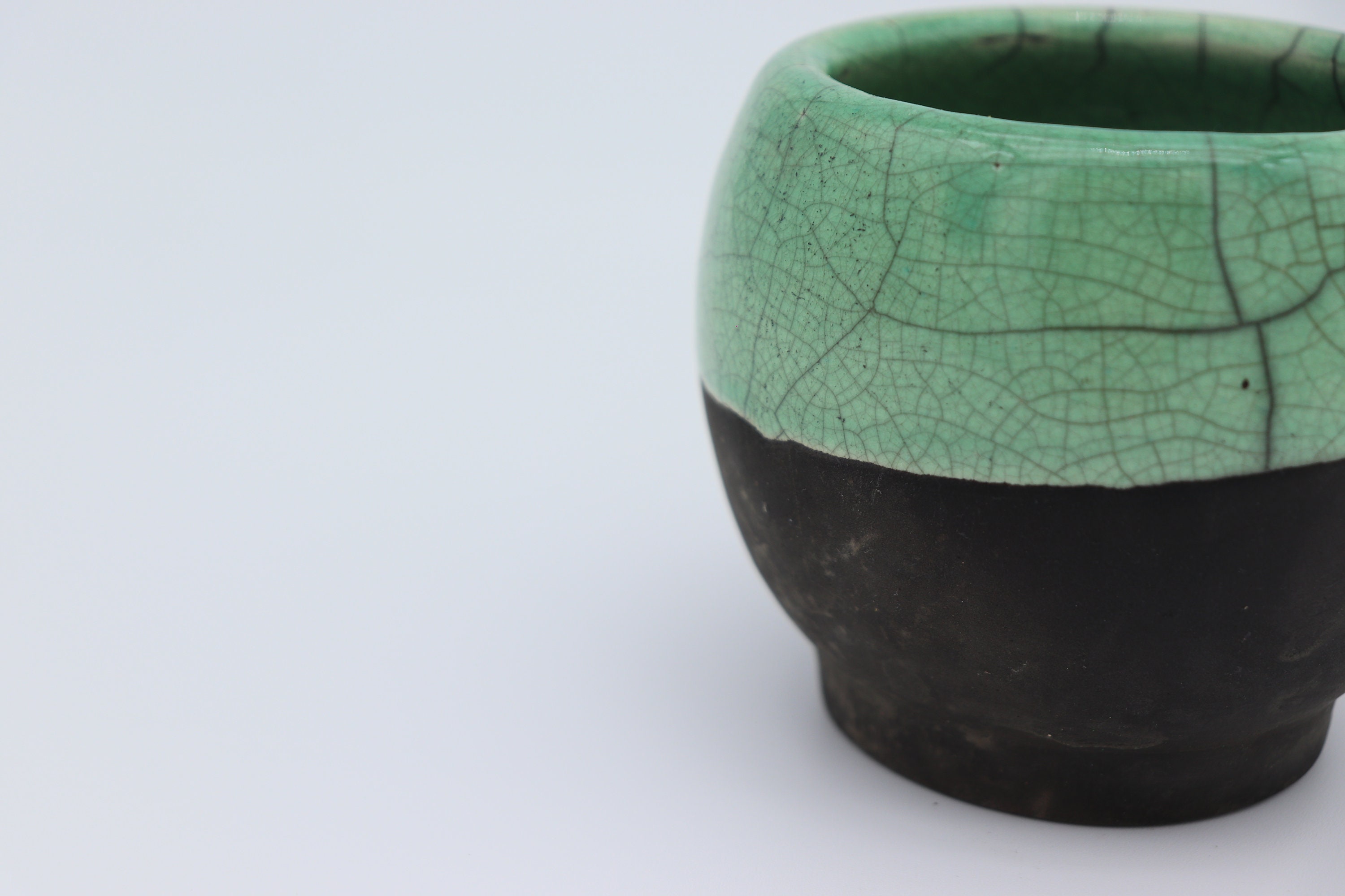 Pot Moyen Tourné Vert en Raku