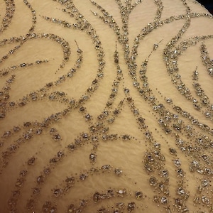 Tejido de tul de cristal con cuentas hechas a mano y malla: diamantes de imitación y cuentas de vidrio para novias y alta costura