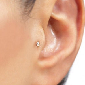 Pendiente de oro macizo de 14 quilates con diamantes de talla marquesa / Pendiente de oro macizo con diamantes de talla marquesa con parte posterior plana / Pendiente minimalista con diamantes / Perforación de oro con diamantes / Tragus / Cartílago