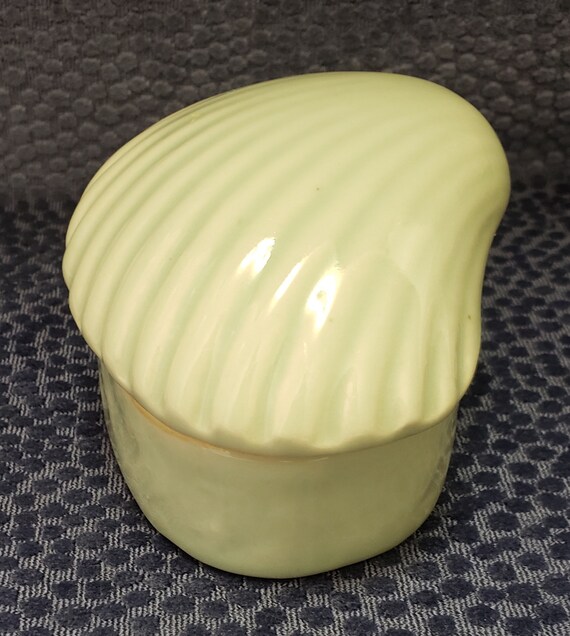 Pale Sea Green Sea Shell Ceramic Trinket Box - image 4