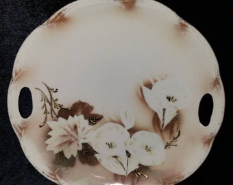 Antiguo plato de pastel de porcelana alemana con asas recortadas