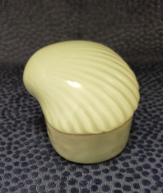 Pale Sea Green Sea Shell Ceramic Trinket Box - image 3