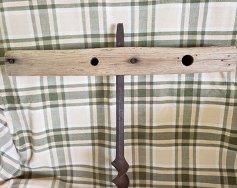 Grande tarière / perceuse à poutre de grange en bois ancien, foreuse à bûches