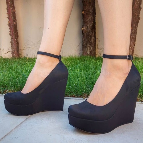black platform wedges closed toe