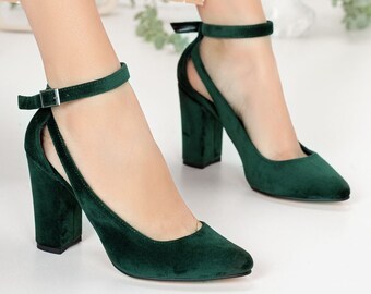 emerald green shoes and bolsa for wedding