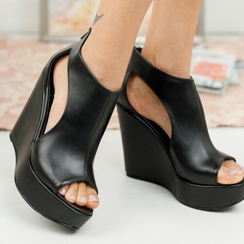 comfortable black platform heels