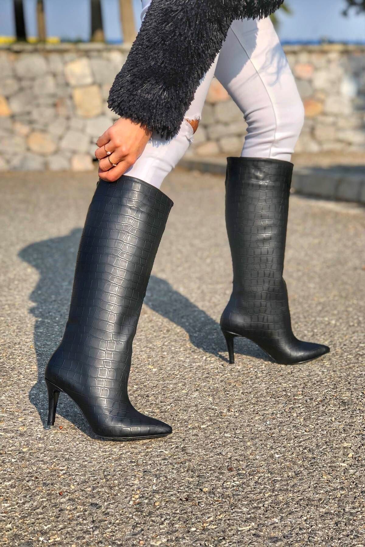 BLACK LEATHER BOOTS Crocodile Leather 