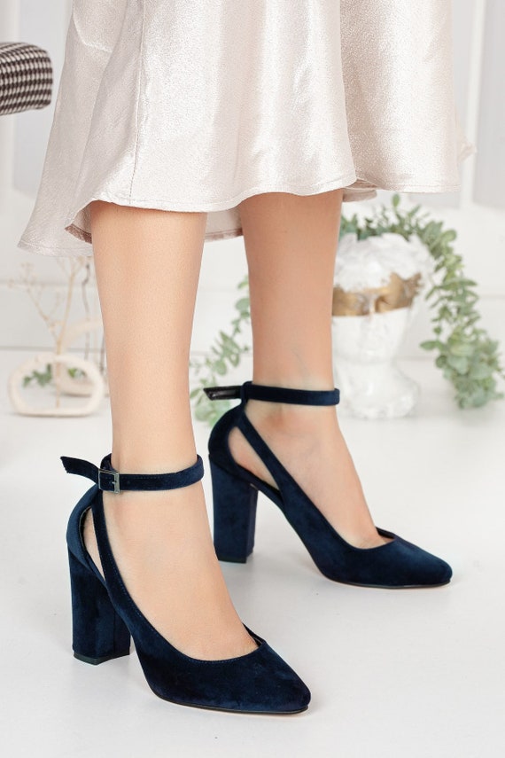 módulo Rizo Corresponsal BLUE VELVET HEELS Zapatos de novia de terciopelo azul oscuro - Etsy España