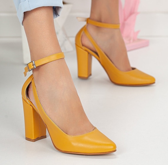 Golden Peep Toe Heel Sandals at Rs 1050/pair in Mumbai | ID: 14750739362