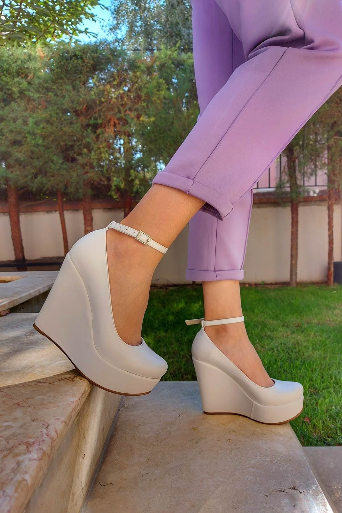 The color, EVERYTHING about these shoes are perfect | Heels, Fashion shoes,  Crazy shoes