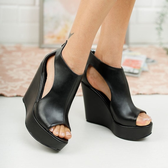 TACCHI ZEPPA NERI, zeppe in pelle vegana con tacco nero, scarpe con plateau  nere, versatili sandali a punta aperta, comode zeppe nere - Etsy Italia