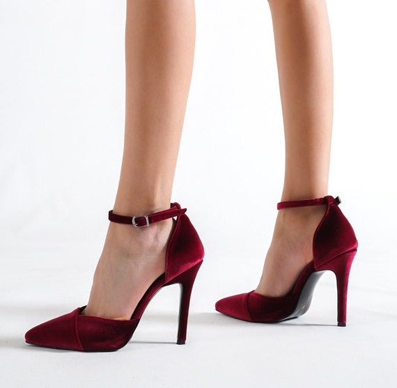 WHYIT Heels Pointed Toe Satin High Heels With Rhinestones Low Heel Wedding  Bridal Women's Burgundy Shoes Simple (Color : Red, Size : 35 EU) : Buy  Online at Best Price in KSA -