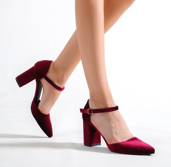 BAMBOO Highlight 06S Women's Chunky Heel Velvet Sandals (08, Burgundy  Velvet): Buy Online at Best Price in UAE - Amazon.ae