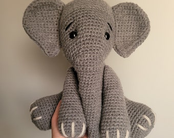 Pluszowy słoń Amigurumi: szydełkowa zabawka w kształcie słonia, neutralny wystrój pokoju dziecięcego