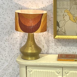 Lámpara lateral de trabajo con bombilla y luz a escala Lundby, escala 1:16
