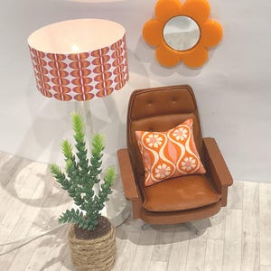 Lundby compatible floor light retro shade 16th scale dolls house lamp.