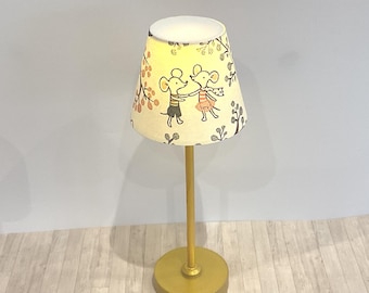 Lámpara o luz para casa de muñecas a batería escala 12 inspirada en Maileg