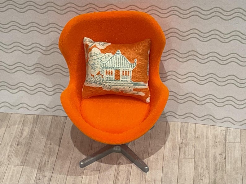 Lundby scale replica swivel egg chair 16th scale. image 7