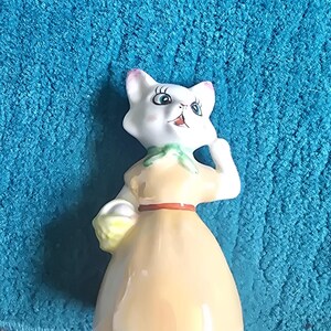 Vintage cat bell figurine chinese