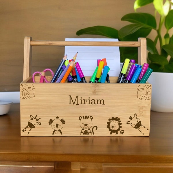 Stiftehalter Kinder personlisiert Stiftebox Holz Schreibtischorganizer Geschenk zur Einschulung Geschenk zum Schulstart für Schulkind Safari