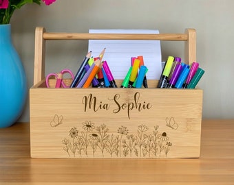 Stiftebox Kinder personalisiert Stiftehalter Holz Schreibtischorganizer Geschenk zur Einschulung Geschenk zum Schulstart für Schulkind Blume